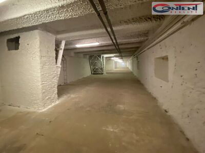 Exkluzivně pronájem podzemních komerčních prostor 2.000 - 3.000 m², Praha - 1302