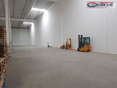 Podnájem skladu 860 m², Olomouc, Hněvotín - 64210
