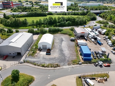 Pronájem zpevněného pozemku o velikosti 2.677 m² na D1, exit 15 - 88695