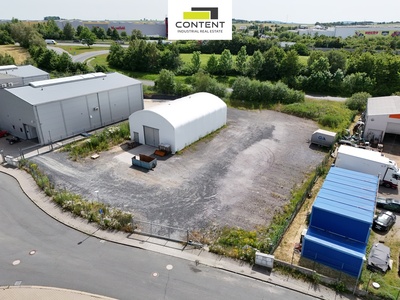 Pronájem zpevněného pozemku o velikosti 2.677 m² na D1, exit 15 - 88696