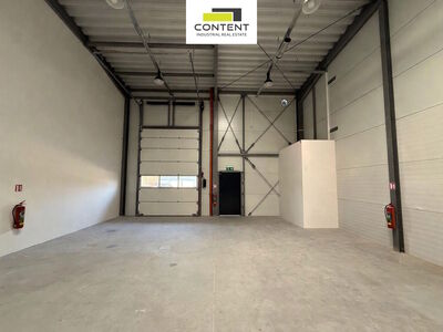 Prodej samostatného komerčního areálu 4387 m², skladové prostory 1.160 m², Býkev - 102846