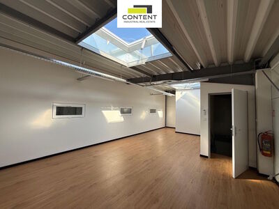 Prodej samostatného komerčního areálu 4387 m², skladové prostory 1.160 m², Býkev - 102855