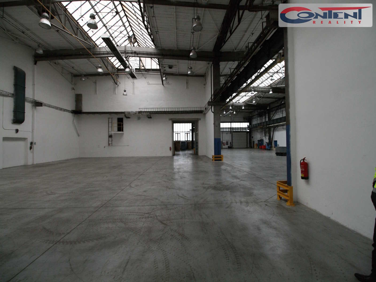 Pronájem skladových prostor 1.500 m², Mnichovo Hradiště, D10