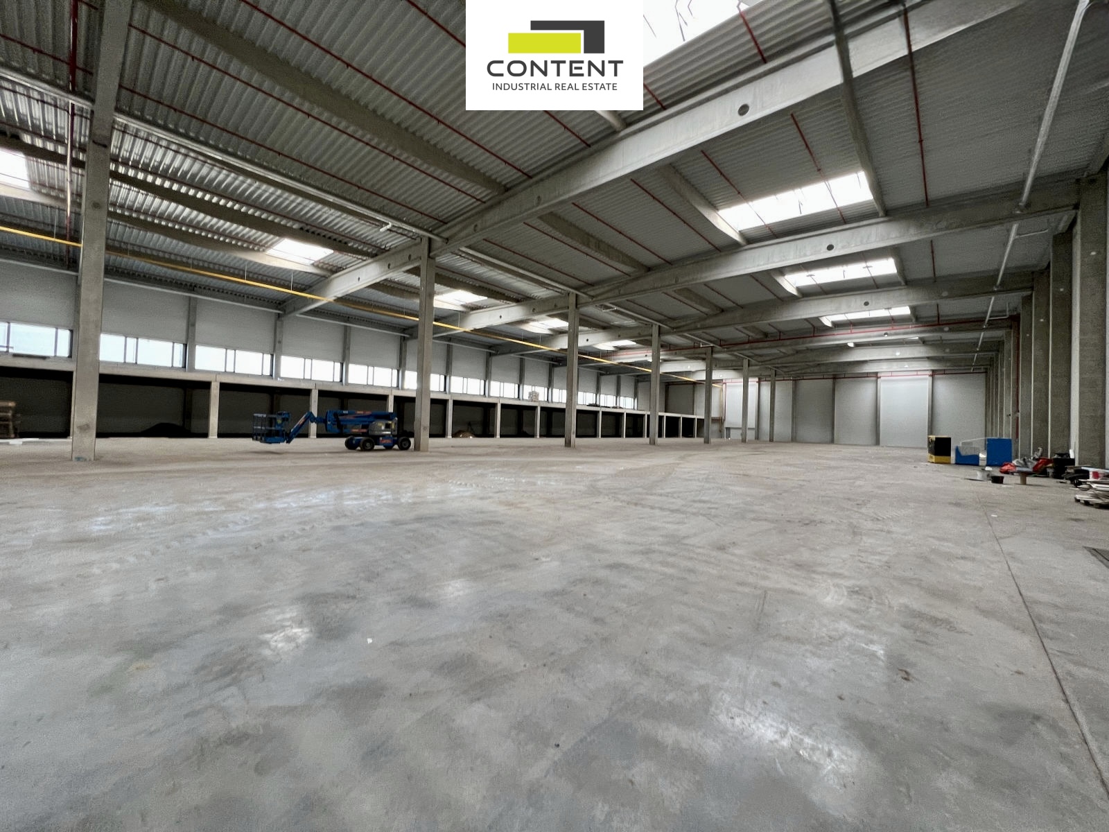 Pronájem skladu, výrobních prostor 2.800 m², Hustopeče, D2
