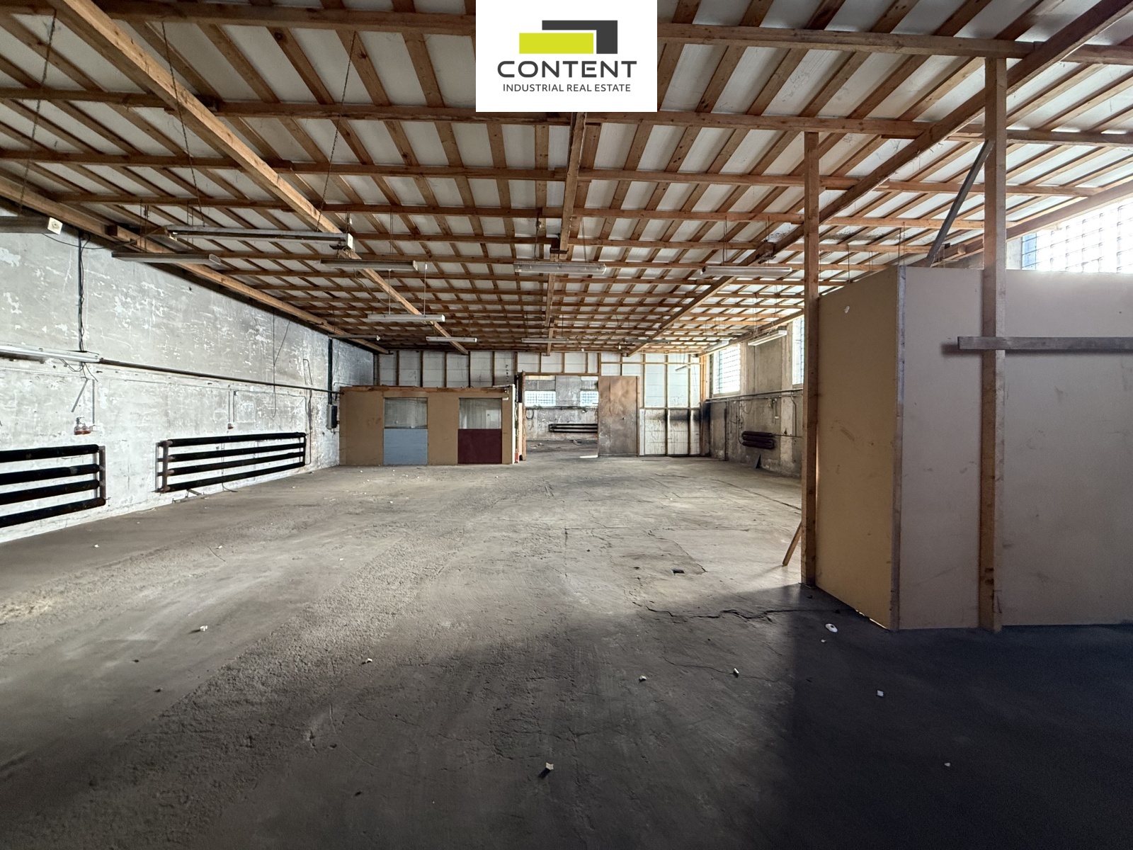 Pronájem skladových, výrobních prostor 666 m², Kladno, D6 a D7