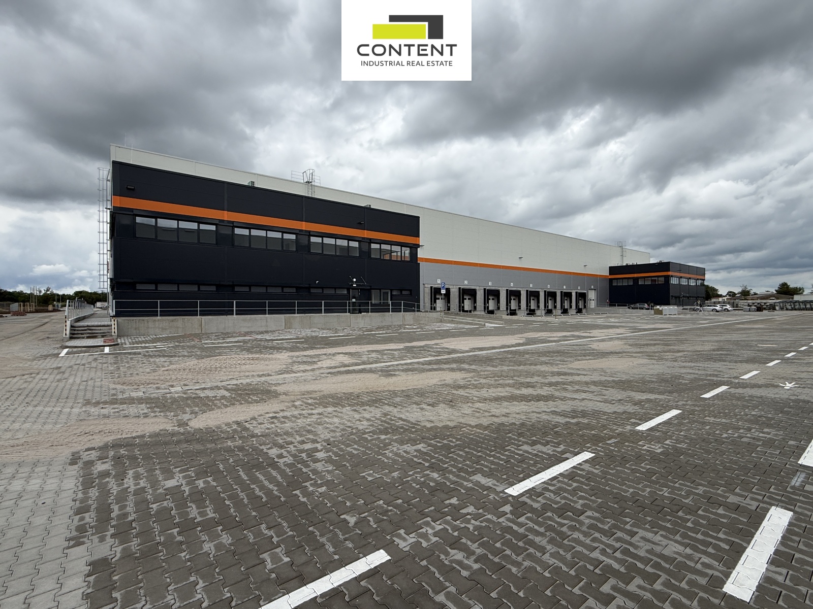 Pronájem skladu, výrobních prostor 11.000 m², Lužec nad Vltavou, D8, okres Mělník