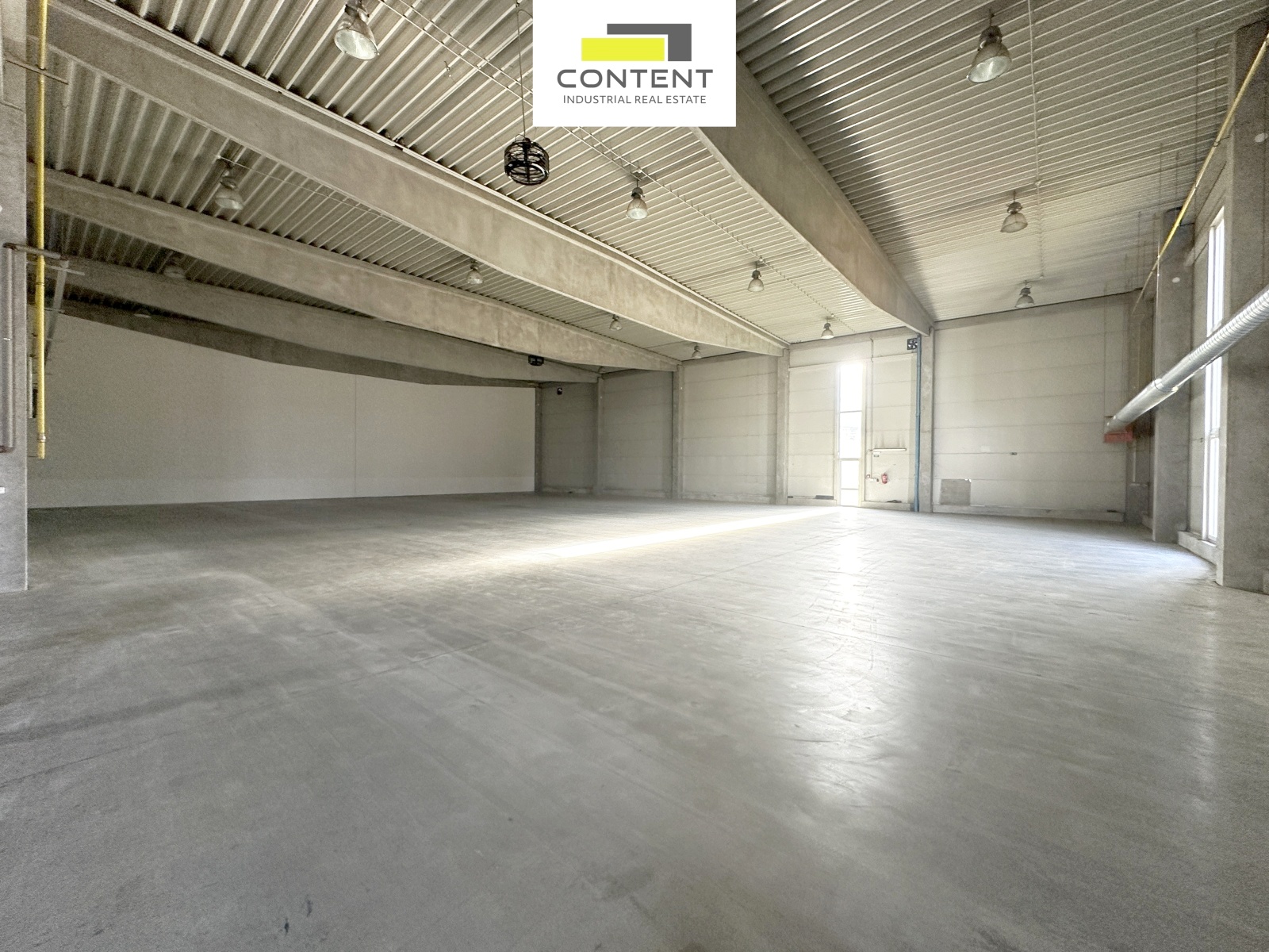 Pronájem skladových / výrobních prostor 1 363 m² – Vestec u Prahy